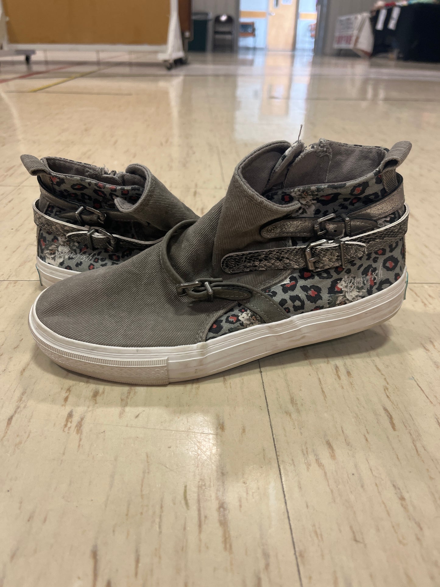 Blowfish gray leopard print women’s 8 $5
