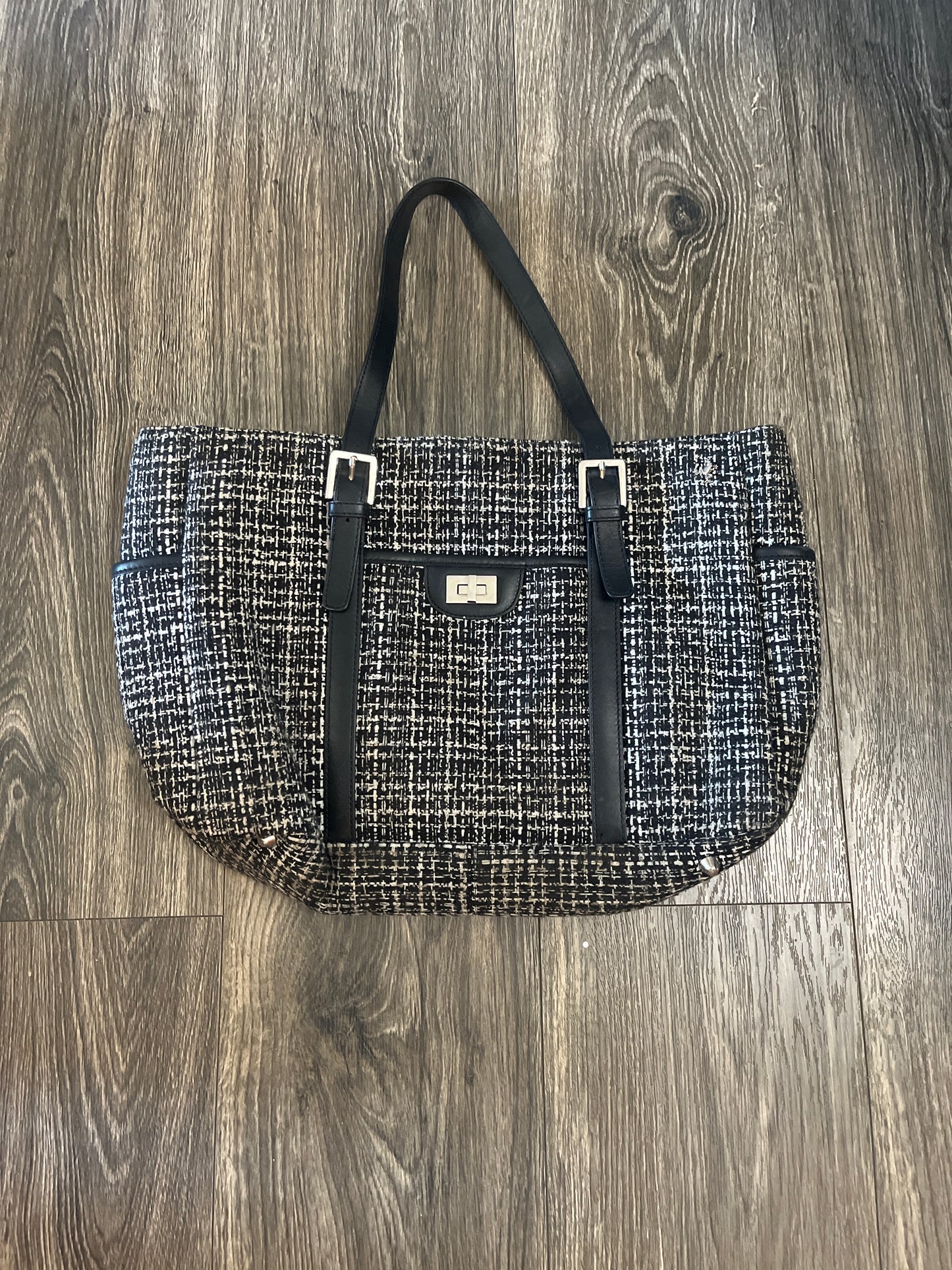 PUTU By J.Maclear black and white bag $5