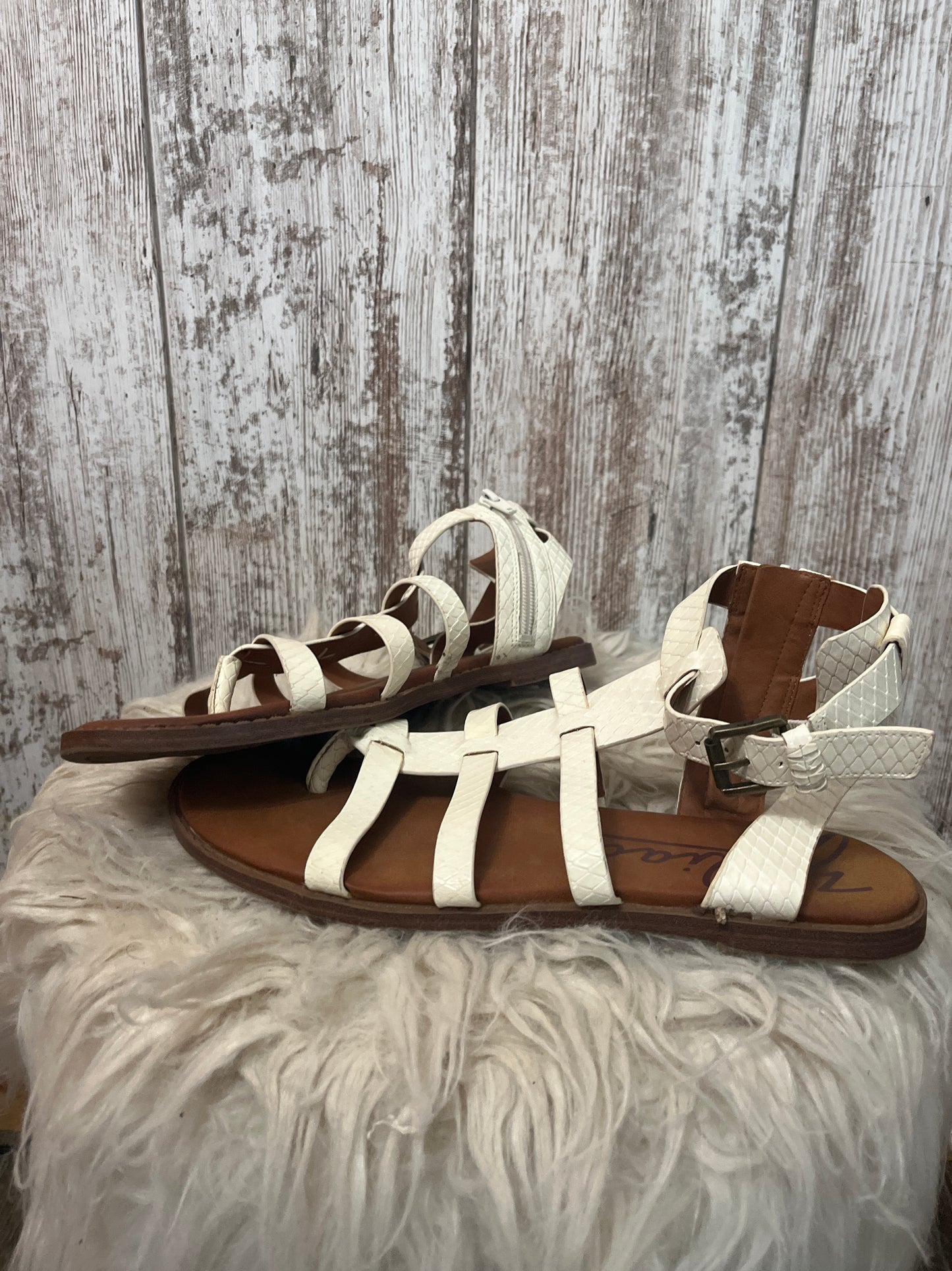 White sandals women’s 9 $5