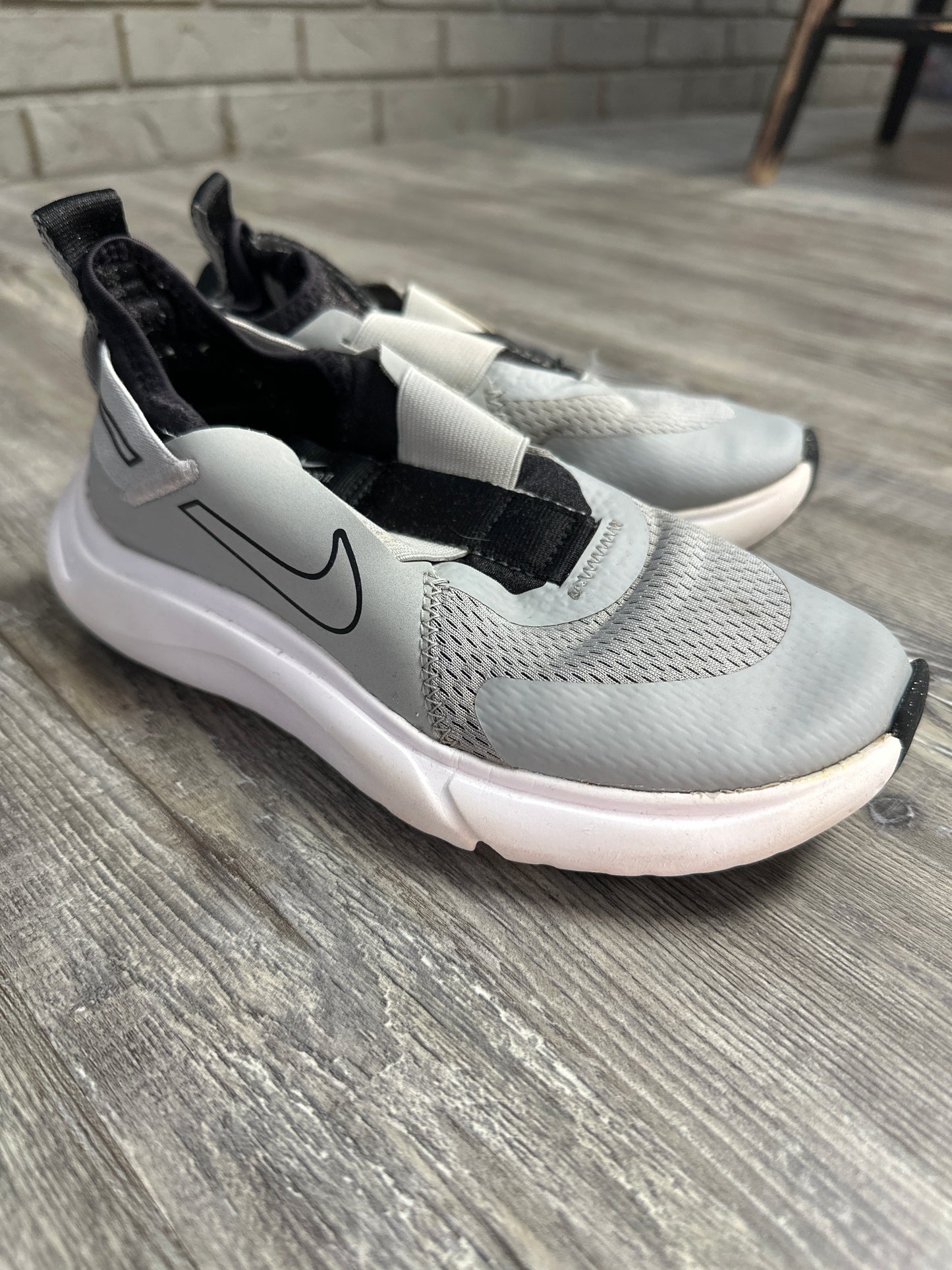 Nike shoes 1y $5