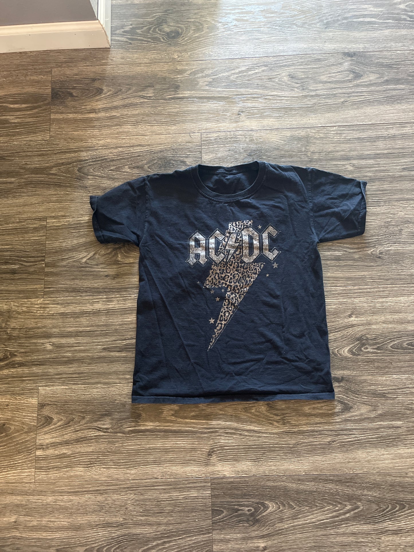 AC/DC Leopard and black tee shirt size Youth Large $5