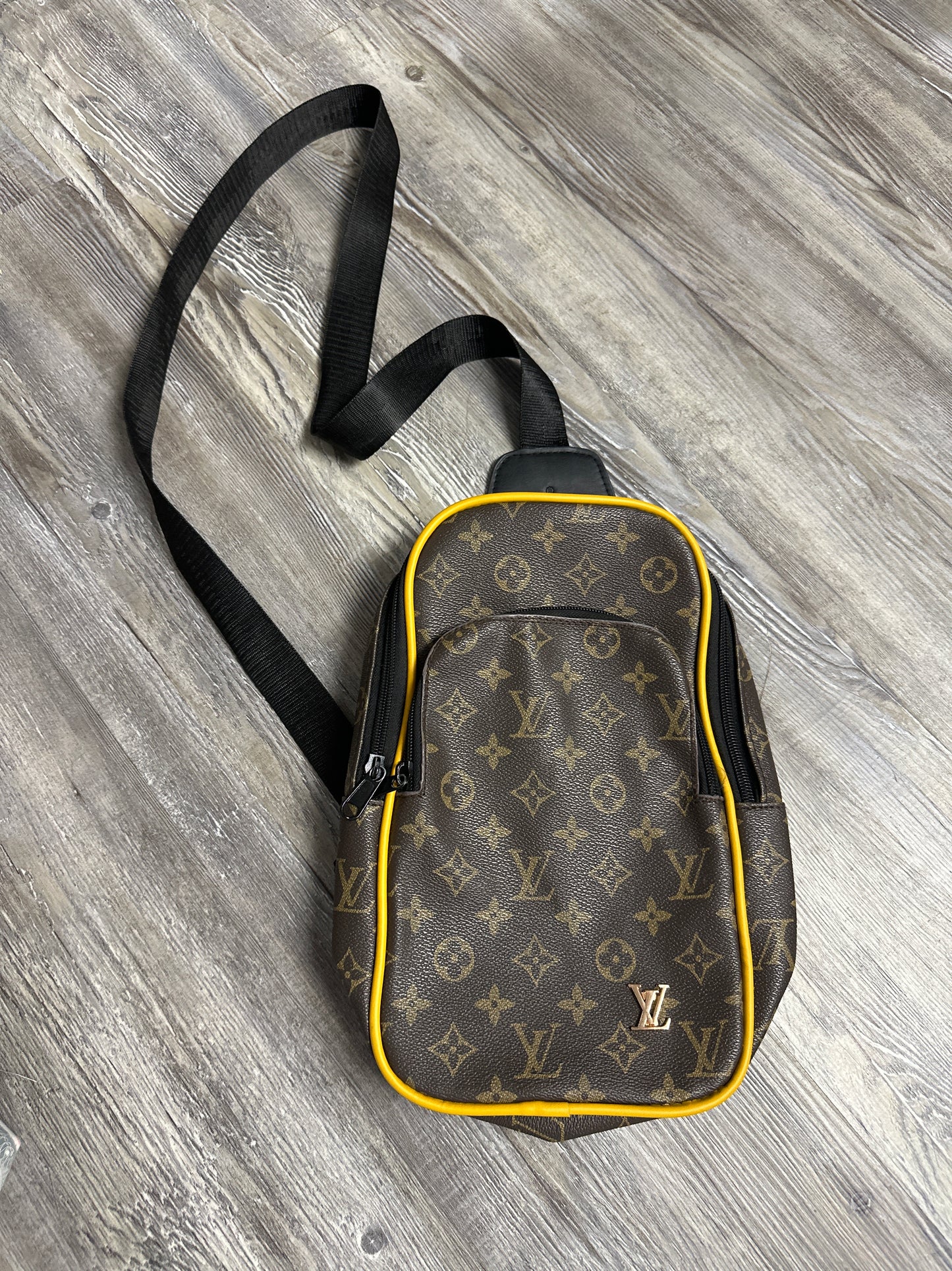 Louis Vuitton dupe sling bag $4