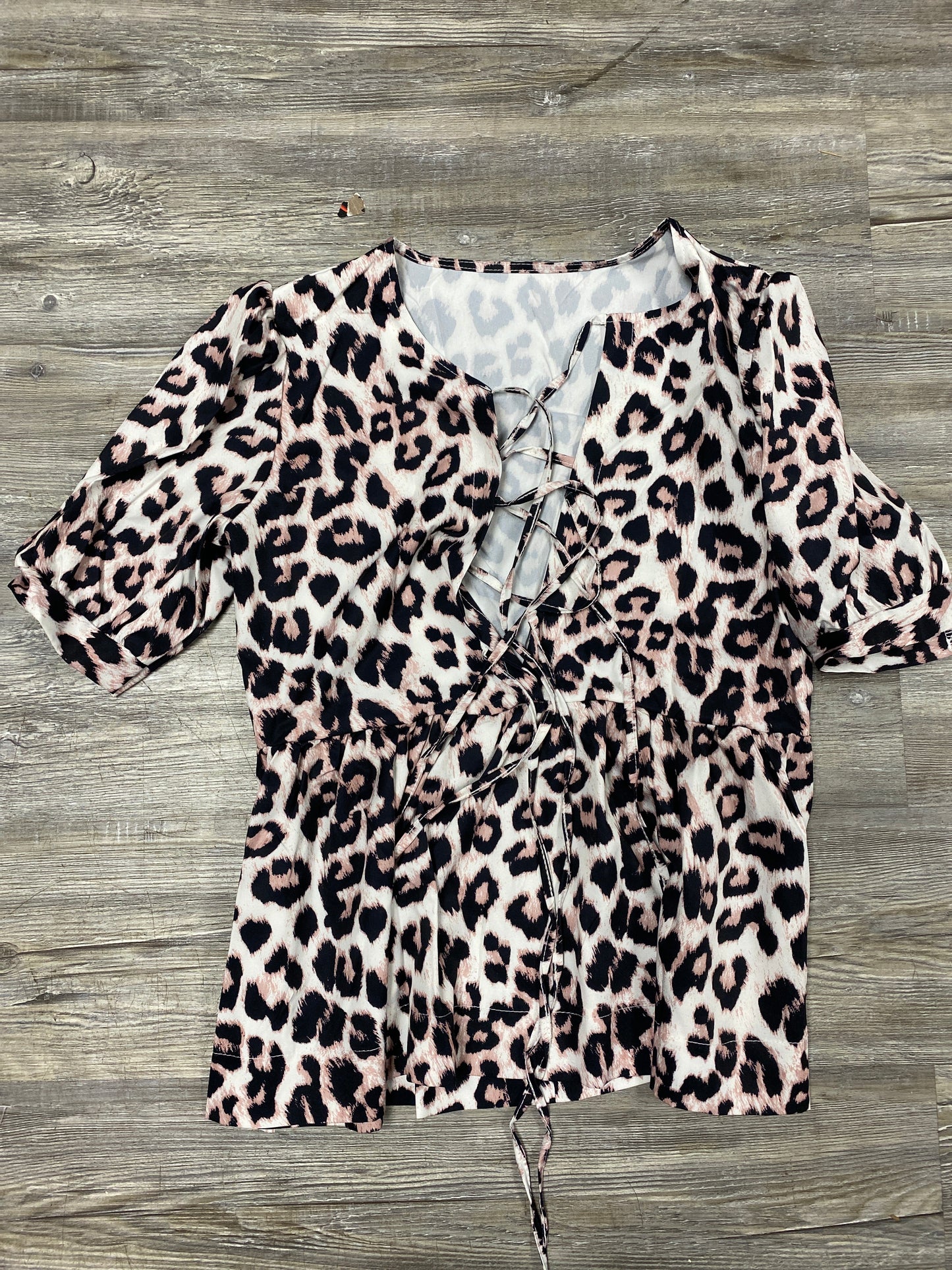 Leopard print tie shirt medium $5 new