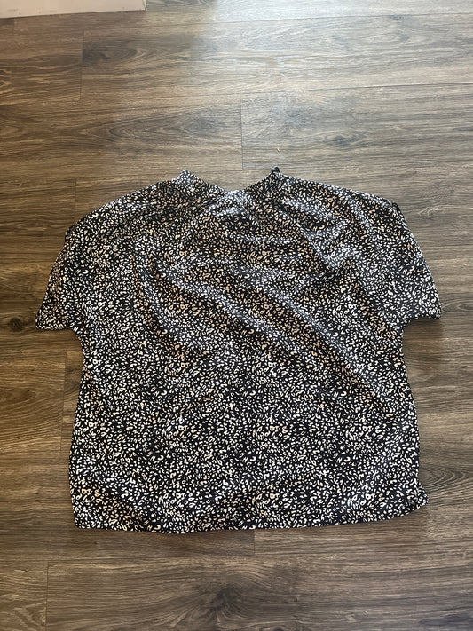 Black and white leopard print blouse size 2XL $5