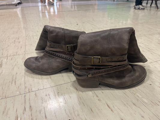 Gray tall boots women’s 7.5 $5