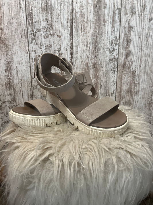 Mia tan sandals women’s 8.5 $8
