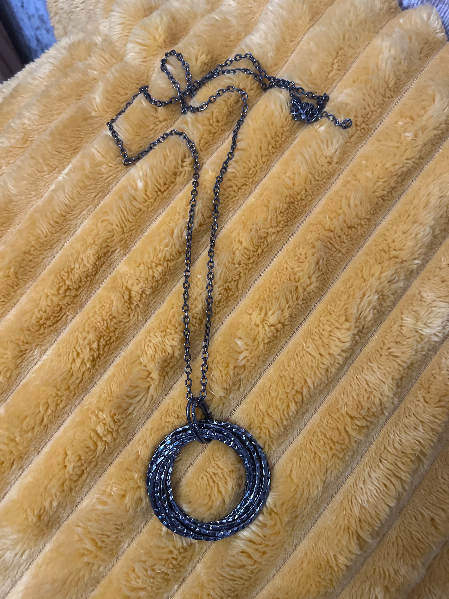 Silver hoop necklace $3