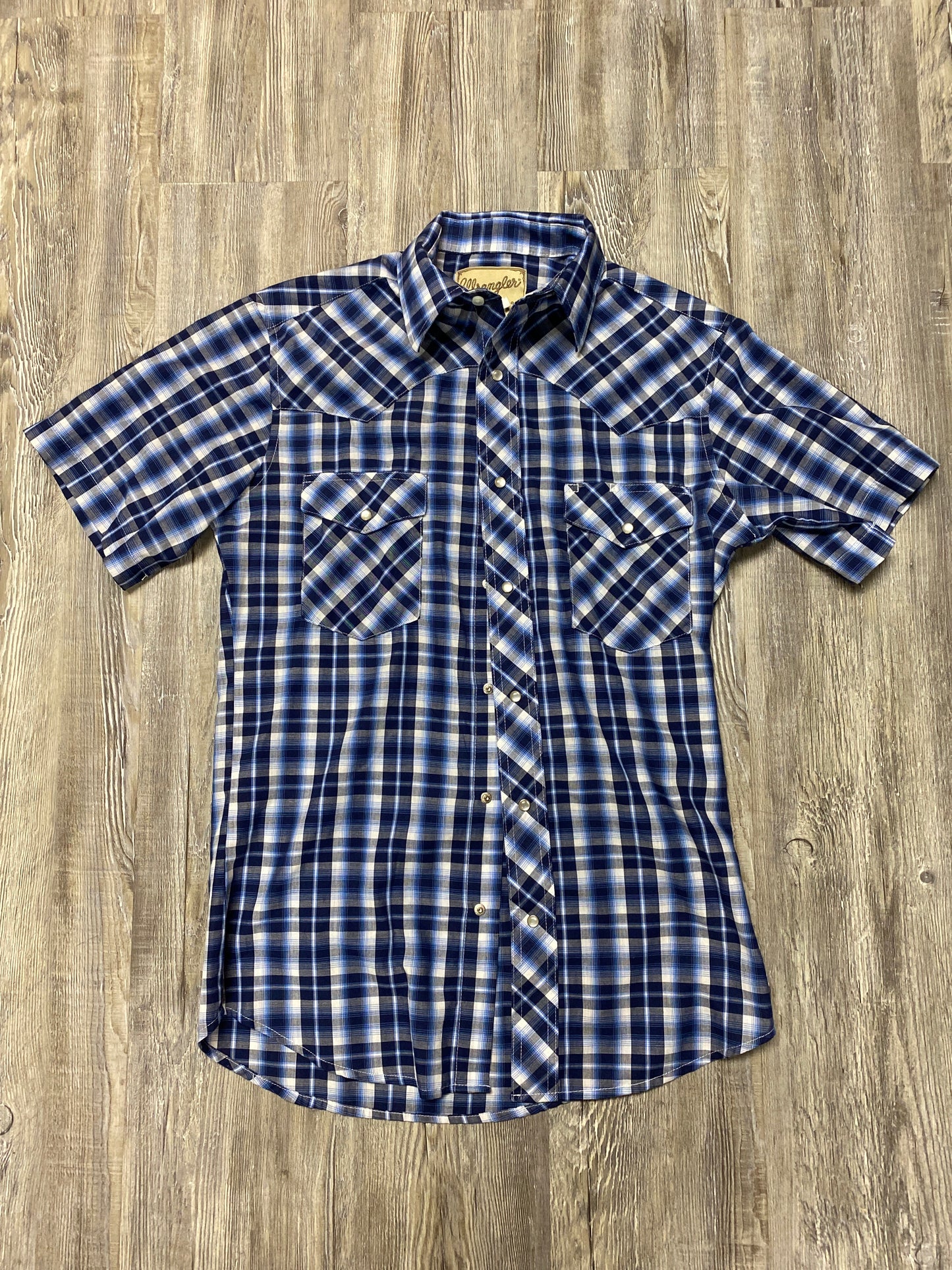 Wrangler pearl snap size small $5