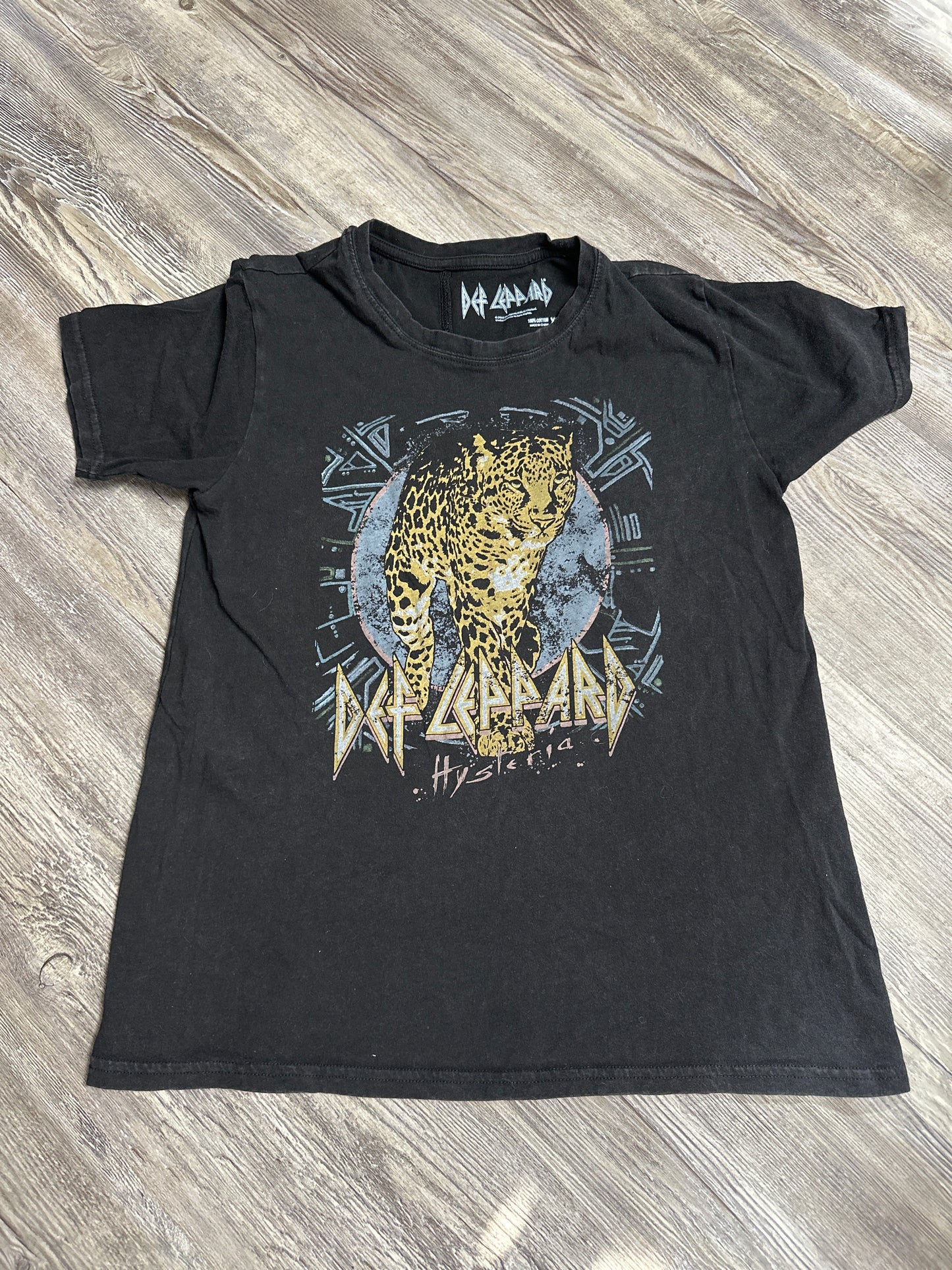 DefLeppard tee size xs $5