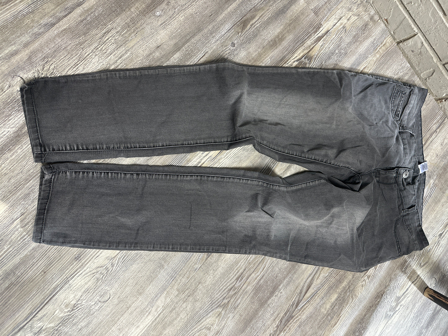 Maurice’s size l/reg $8