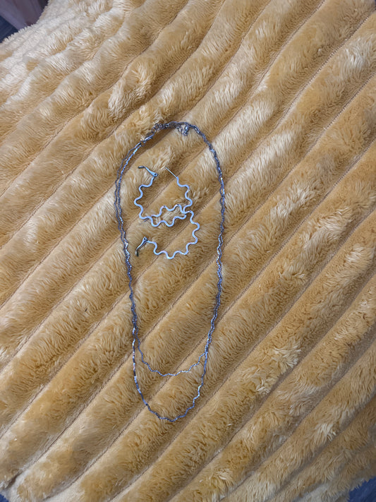 Necklace with matching earrings $5