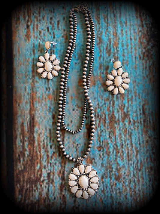 White necklace with earrings New